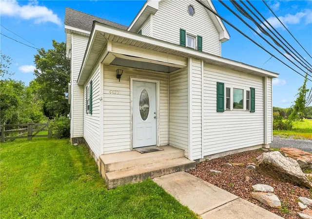 Photo 3 of Single family home for sale at 4423 W Mountain View Dr, Walnutport, PA 18088 | MLS# 782837 | Listing updated on 2026-09-15
