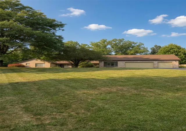 Photo 5 of Single family home for sale at 5770 Sun Valley, Upper Milford Twp, PA 18092 | MLS# 782940 | Listing updated on 2026-08-31