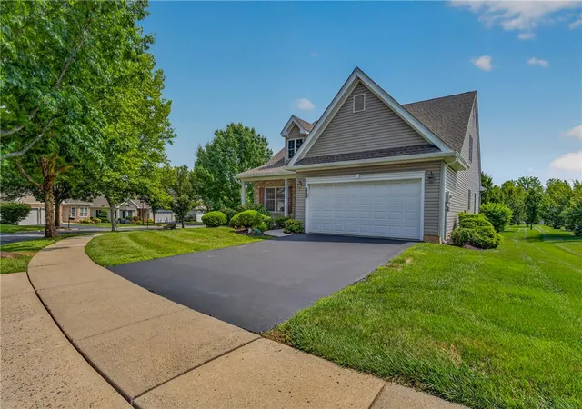 Photo 4 of Sale Pending at 51 Glenmoor Cir N, Easton, PA 18045 | MLS# 782802 | Listing updated on 2026-08-30