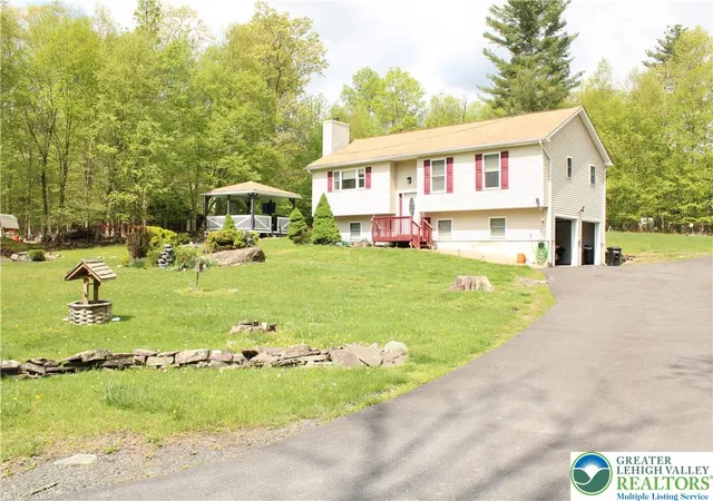 Photo 3 of Sale Pending at 5111 Foliage Way, East Stroudsburg, PA 18302 | MLS# 782419 | Listing updated on 2026-09-05