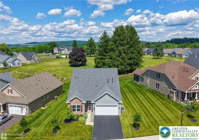 Photo 3 of Single family home for sale at 5424 Traditions, Upper Saucon Twp, PA 18036 | MLS# 783064 | Listing updated on 2026-09-21
