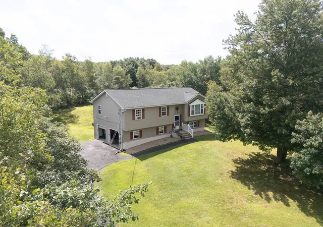 Photo 4 of Single family home for sale at 214 Center Dr, Blakeslee, PA 18610 | MLS# 783065 | Listing updated on 2026-08-30