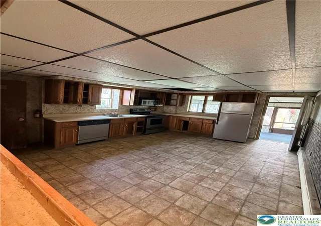 Photo 4 of Single family home for sale at 410 Jones St, Minersville, PA 17954 | MLS# 783086 | Listing updated on 2026-09-28