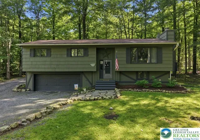 Photo 2 of Single family home for sale at 170 Onocop, Pocono Lake, PA 18347 | MLS# 783136 | Listing updated on 2026-09-17