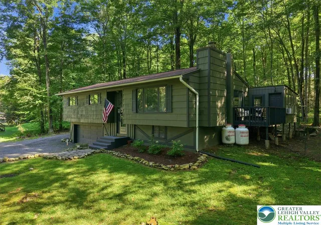 Photo 3 of Single family home for sale at 170 Onocop, Pocono Lake, PA 18347 | MLS# 783136 | Listing updated on 2026-09-17