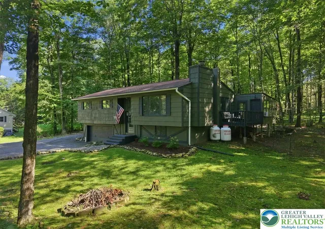 Photo 3 of Single family home for sale at 170 Onocop, Pocono Lake, PA 18347 | MLS# 783136 | Listing updated on 2026-09-17