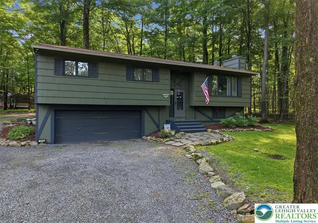 Photo 4 of Single family home for sale at 170 Onocop, Pocono Lake, PA 18347 | MLS# 783136 | Listing updated on 2026-09-17
