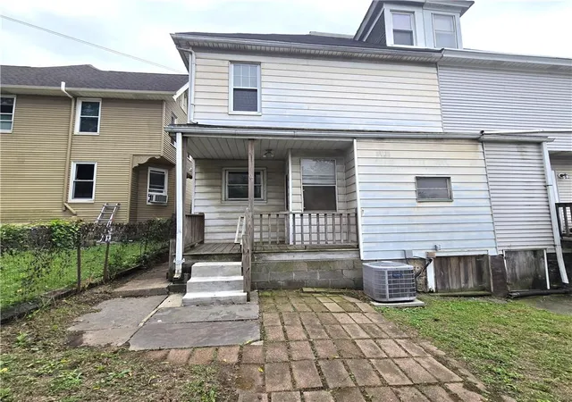 Photo 2 of Sale Pending at 1215 Bushkill St, Easton, PA 18042 | MLS# 782373 | Listing updated on 2026-09-07