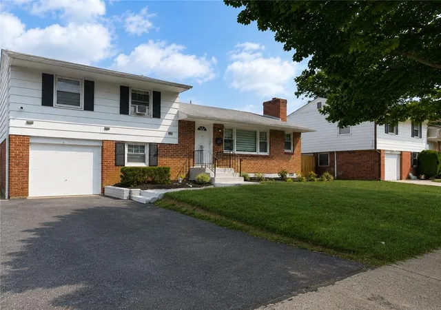 Photo 1 of Single family home for sale at 1972 Collingswood Dr, Bethlehem City, PA 18018 | MLS# 782821 | Listing updated on 2026-08-31