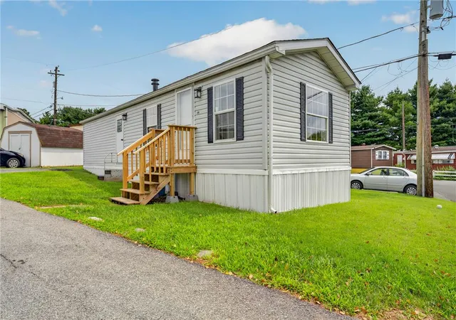 Photo 3 of Manufactured home for sale at 5200 Freemansburg Ave #LOT 27, Bethlehem Twp, PA 18045 | MLS# 783043 | Listing updated on 2026-09-24