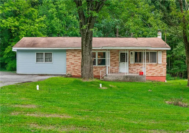 Photo 2 of Single family home for sale at 1350 Spring Dr, Lehigh Twp, PA 18088 | MLS# 782683 | Listing updated on 2026-10-05