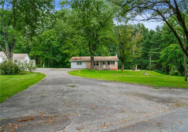 Photo 3 of Single family home for sale at 1350 Spring Dr, Lehigh Twp, PA 18088 | MLS# 782683 | Listing updated on 2026-10-05