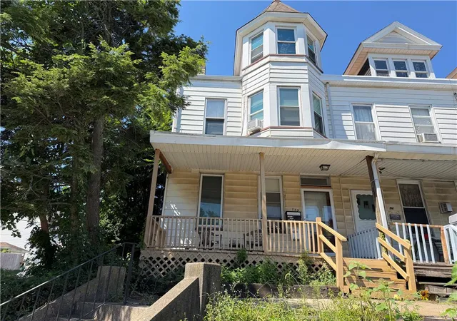 Photo 3 of Townhouse for sale at 112 13th St, Easton, PA 18042 | MLS# 783107 | Listing updated on 2026-09-24