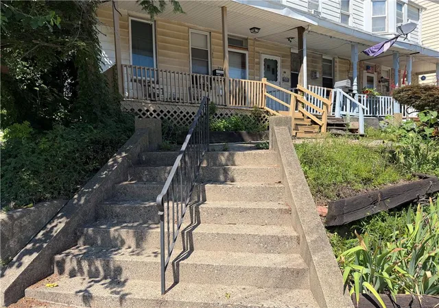 Photo 3 of Townhouse for sale at 112 13Th St, Easton, PA 18042 | MLS# 783107 | Listing updated on 2026-09-24
