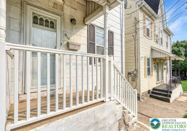 Photo 3 of Sale Pending at 916 Geissinger St, Bethlehem City, PA 18018 | MLS# 782935 | Listing updated on 2026-09-30