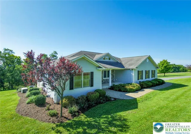 Photo 2 of Single family home for sale at 133 Shepherds Hill Dr, Upper Mt Bethel Twp, PA 18013 | MLS# 782993 | Listing updated on 2026-08-31