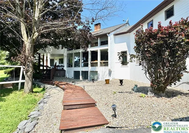 Photo 3 of Single family home for sale at 5061 Wendi Dr W, Upper Milford Twp, PA 18092 | MLS# 783193 | Listing updated on 2026-09-13