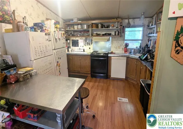 Photo 3 of Manufactured home for sale at 7814 Dougherty Dr, Middle Smithfield Twp, PA 18302 | MLS# 783051 | Listing updated on 2026-09-25