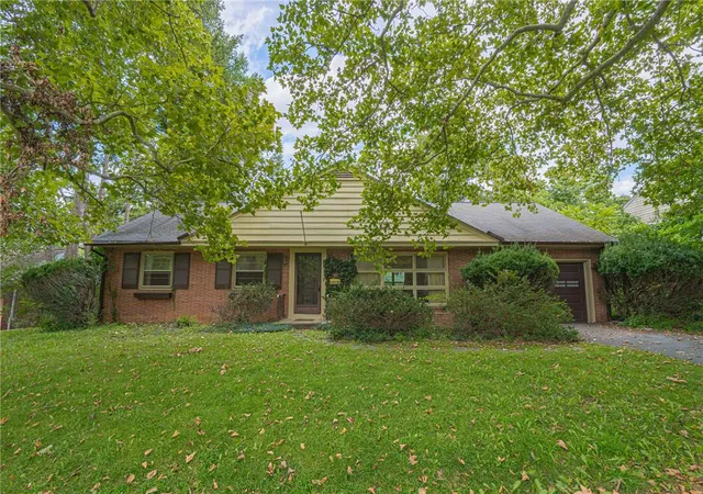 Photo 1 of Sale Pending at 1055 Lehigh Pkwy E, Allentown City, PA 18103 | MLS# 780624 | Listing updated on 2026-09-17