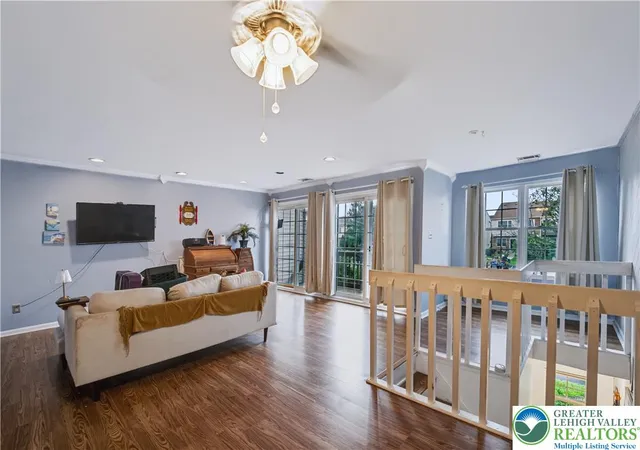 Listing Photo 2 - Condo for sale in building located at 609 Gln Ln, NORRISTOWN, PA 19403