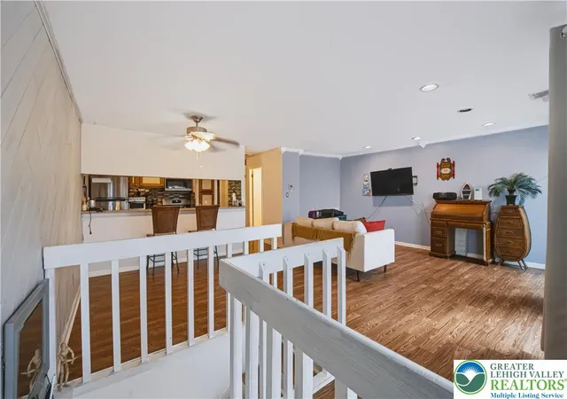 Listing Photo 3 - Condo for sale in building located at 609 Gln Ln, NORRISTOWN, PA 19403