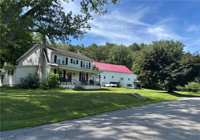 Photo 3 of Single family home for sale at 231 Laurel Rd, Mahoning Twp, PA 18235 | MLS# 783277 | Listing updated on 2026-10-07