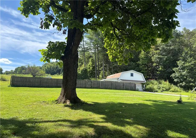 Photo 3 of Single family home for sale at 231 Laurel Rd, Mahoning Twp, PA 18235 | MLS# 783277 | Listing updated on 2026-10-07