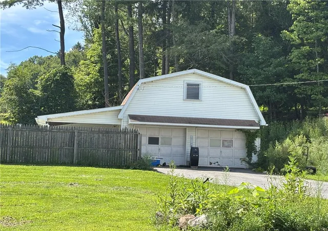 Photo 4 of Single family home for sale at 231 Laurel Rd, Mahoning Twp, PA 18235 | MLS# 783277 | Listing updated on 2026-10-07