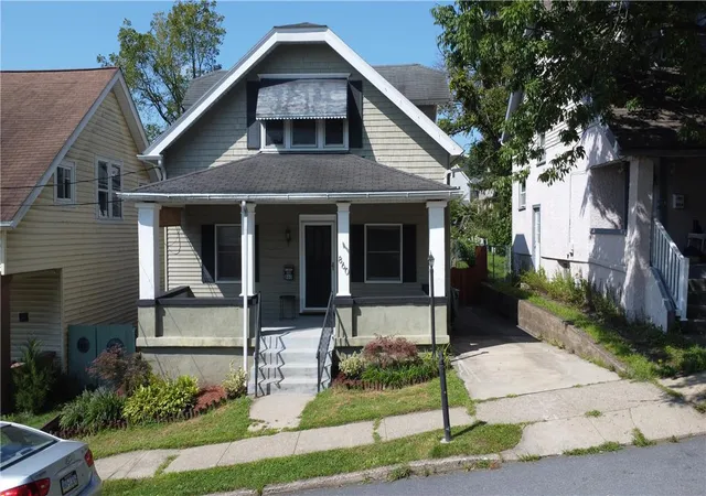 Photo 1 of Sale Pending at 860 Cattell St, Easton, PA 18042 | MLS# 783273 | Listing updated on 2026-09-11