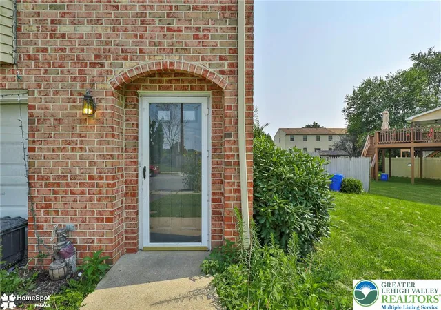 Photo 3 of Townhouse for sale at 472 Vera Cir, Bethlehem City, PA 18017 | MLS# 782973 | Listing updated on 2026-09-14