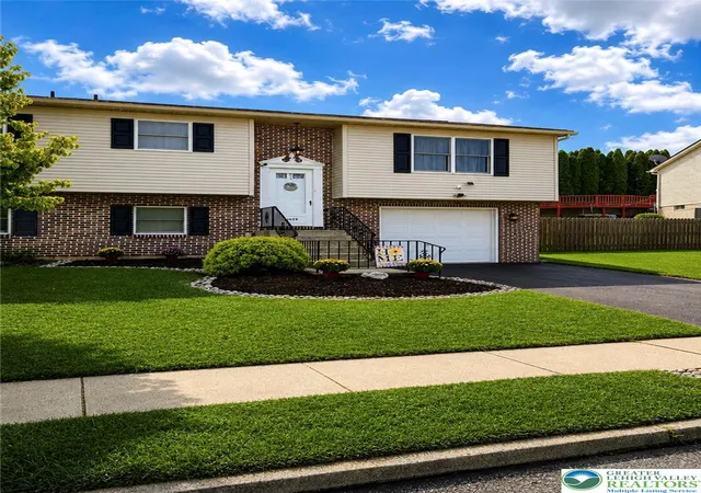 Photo 1 of Single family home for sale at 1039 Barbara Dr, Coplay Boro, PA 18037 | MLS# 783328 | Listing updated on 2026-08-30