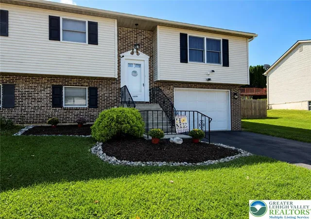 Photo 2 of Single family home for sale at 1039 Barbara Dr, Coplay Boro, PA 18037 | MLS# 783328 | Listing updated on 2026-08-30