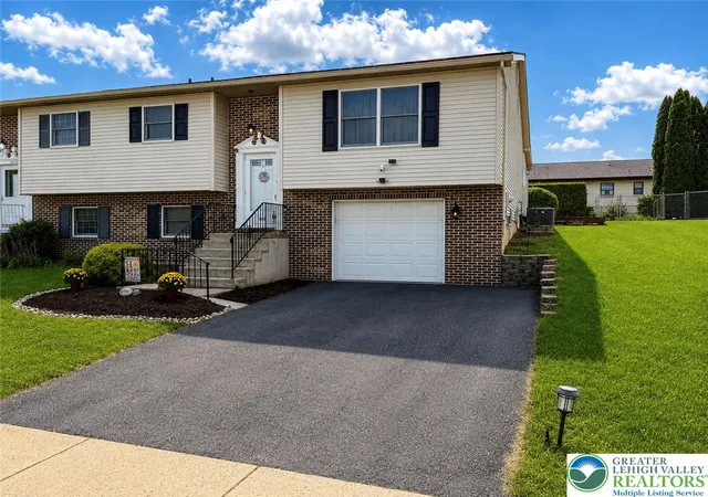 Photo 3 of Single family home for sale at 1039 Barbara Dr, Coplay Boro, PA 18037 | MLS# 783328 | Listing updated on 2026-08-30