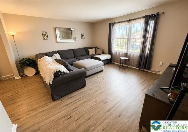 Photo 5 of Single family home for sale at 1039 Barbara Dr, Coplay Boro, PA 18037 | MLS# 783328 | Listing updated on 2026-08-30