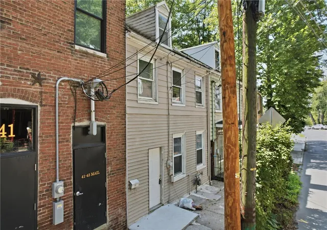 Photo 1 of Sale Pending at 39 Delaware Dr, Easton, PA 18042 | MLS# 783358 | Listing updated on 2026-09-01