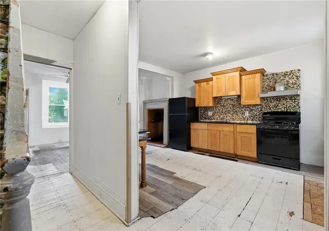 Photo 3 of Sale Pending at 39 Delaware Dr, Easton, PA 18042 | MLS# 783358 | Listing updated on 2026-09-01