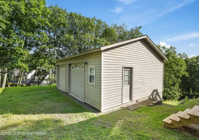 Photo 4 of Sale Pending at 1333 Grand Mesa Dr, Chestnuthill Twp, PA 18330 | MLS# 783374 | Listing updated on 2026-08-31