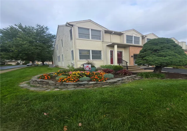 Photo 3 of Sale Pending at 302 Oxford Pl, Macungie Boro, PA 18062 | MLS# 783235 | Listing updated on 2026-09-10