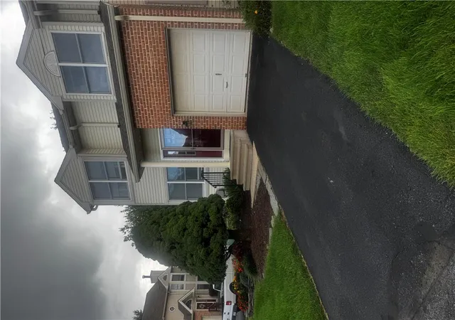 Photo 3 of Sale Pending at 302 Oxford Pl, Macungie Boro, PA 18062 | MLS# 783235 | Listing updated on 2026-09-10