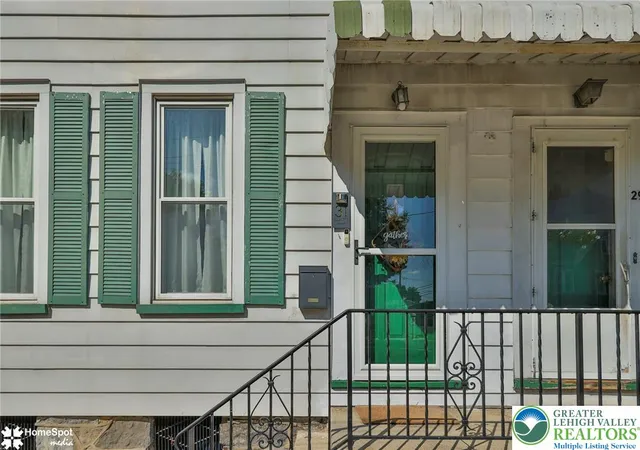 Photo 3 of Sale Pending at 31 S 10th St, Easton, PA 18042 | MLS# 783253 | Listing updated on 2026-10-28