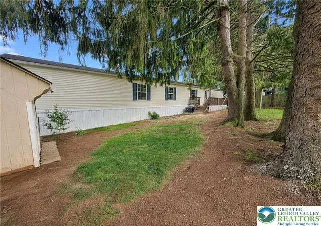Photo 4 of Manufactured home for sale at 3412 Lil Wolf Dr, South Whitehall Twp, PA 18069 | MLS# 783269 | Listing updated on 2026-09-17