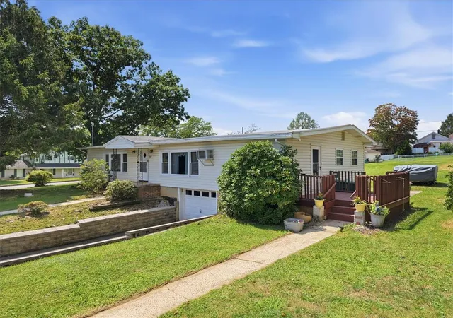 Photo 3 of Manufactured home for sale at 350 S 8th St, Lehighton Boro, PA 18235 | MLS# 783350 | Listing updated on 2026-10-06