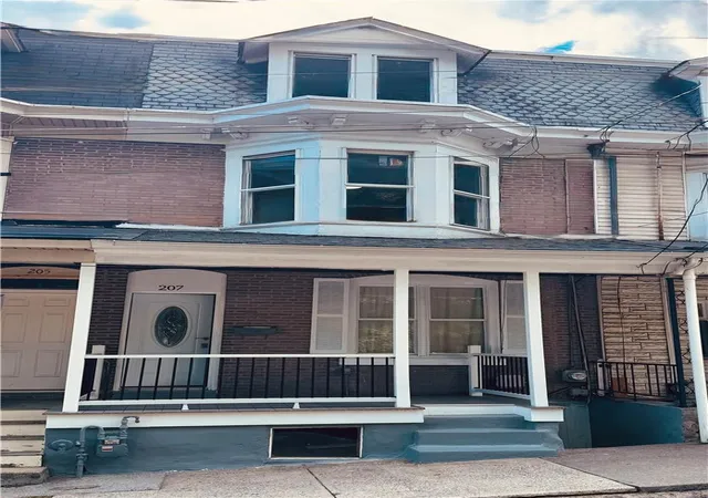 Townhouse for sale at 207 N George St, Pottsville, PA 17901 | MLS# 783408