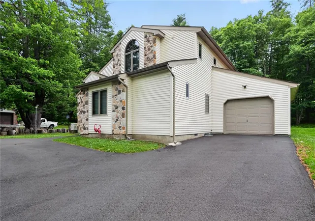 Photo 1 of Single family home for sale at 1119 Mink Ct, Bushkill, PA 18324 | MLS# 783440 | Listing updated on 2026-08-31