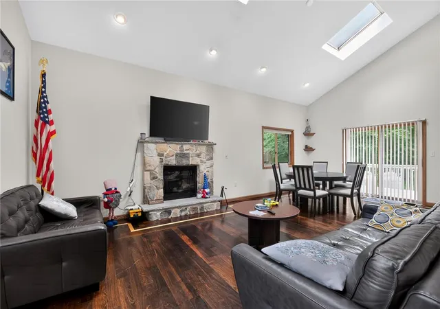 Photo 3 of Single family home for sale at 1119 Mink Ct, Bushkill, PA 18324 | MLS# 783440 | Listing updated on 2026-08-31
