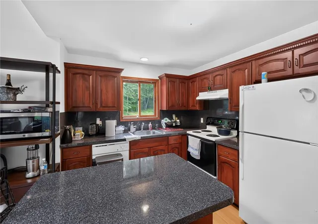 Photo 5 of Single family home for sale at 1119 Mink Ct, Bushkill, PA 18324 | MLS# 783440 | Listing updated on 2026-08-31