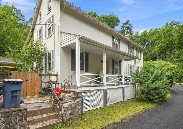 Photo 3 of Single family home for sale at 3408 Oak Hill Rd, Emmaus Boro, PA 18049 | MLS# 783371 | Listing updated on 2026-10-05