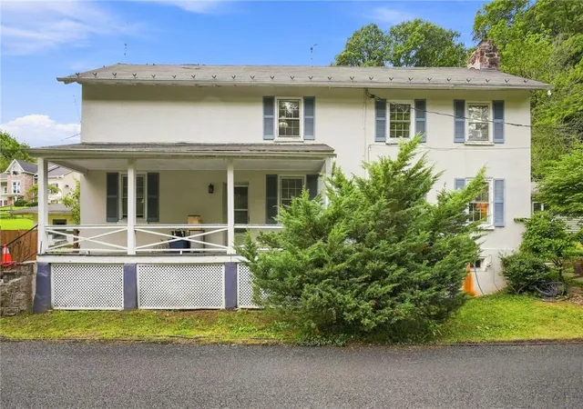 Photo 3 of Single family home for sale at 3408 Oak Hill Rd, Emmaus Boro, PA 18049 | MLS# 783371 | Listing updated on 2026-10-05