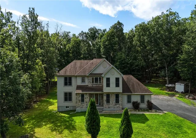 Photo 3 of Single family home for sale at 192 Waverly Dr, East Stroudsburg, PA 18302 | MLS# 783409 | Listing updated on 2026-08-31