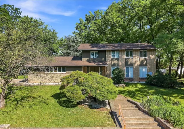 Photo 2 of Single family home for sale at 2421 W Greenleaf, Allentown City, PA 18104 | MLS# 783004 | Listing updated on 2026-08-30